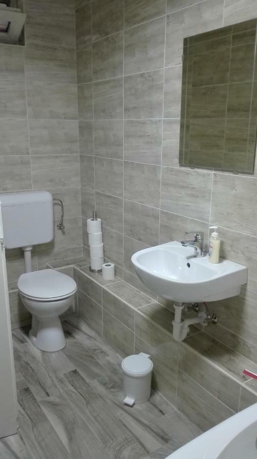 Baross Apartman คาโปชวาร์ ภายนอก รูปภาพ